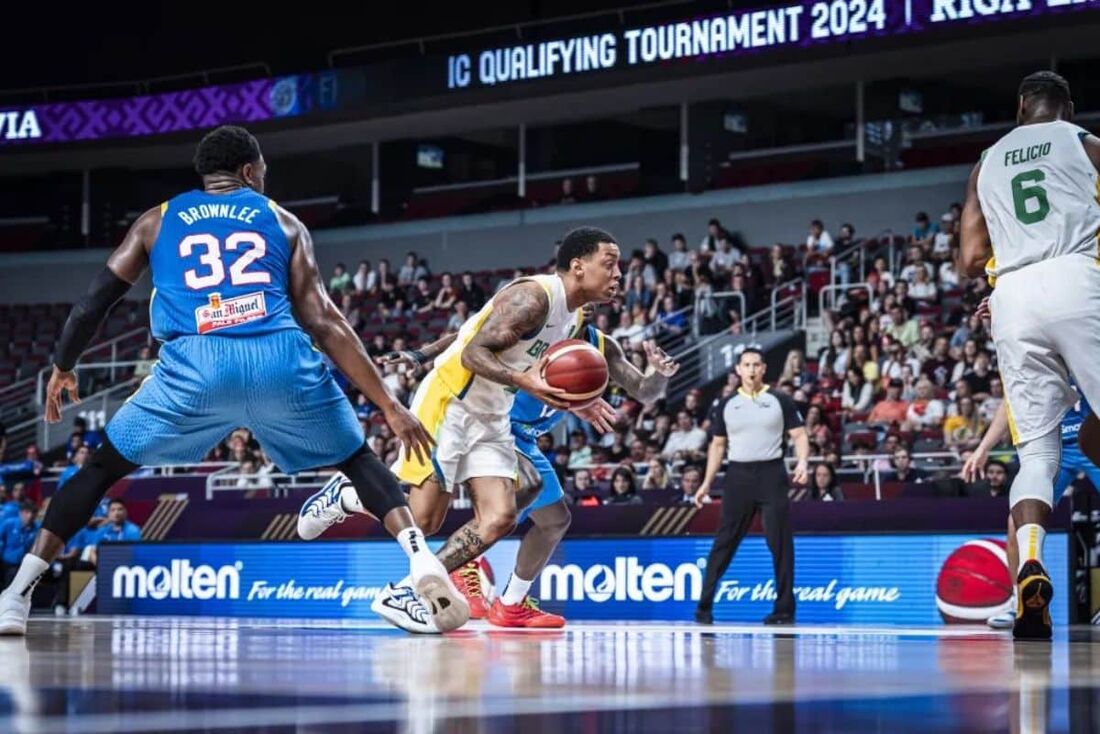  Brasil venceu Filipinas neste sábado (6) por 71 a 60 pelas semifinais do torneio Pré-Olímpico de basquete