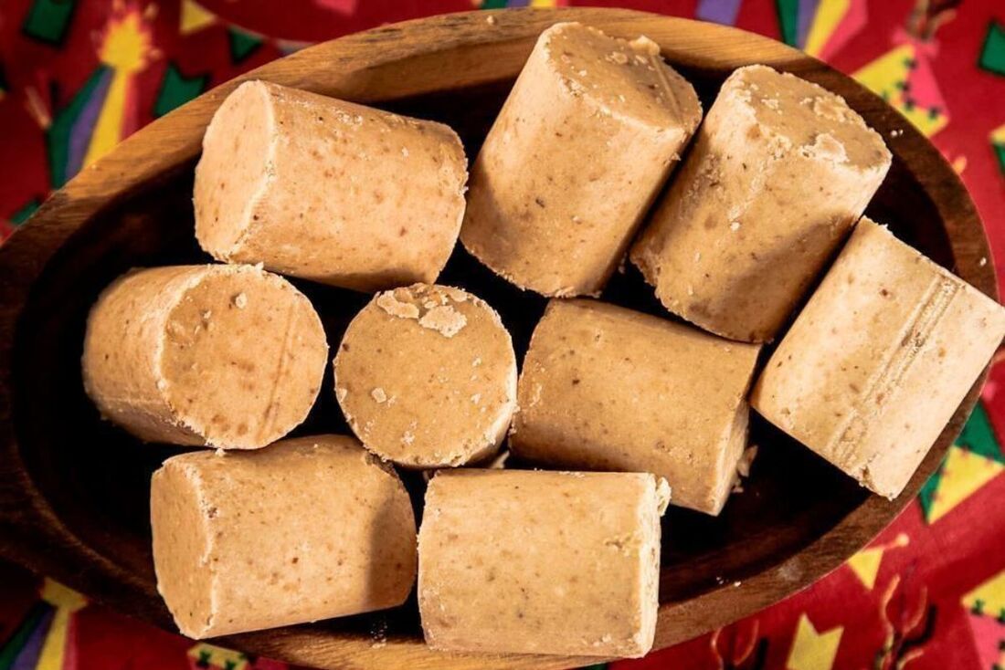 A paçoca é um tradicional doce, feito de amendoim moído, açúcar e sal
