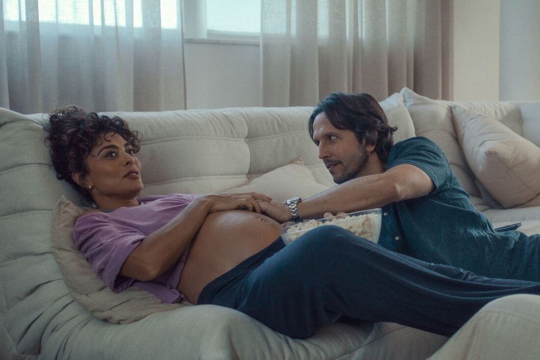 Em ''Pedaço de Mim'', Liana, protagonista vivida por Juliana Paes, é uma terapeuta ocupacional casada com o advogado Tomás, interpretado por Vladimir Brichta