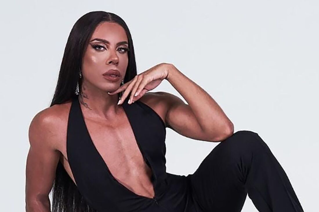 Bianca DellaFancy é a persona drag queen de Felippe Souza, na novela ''Renascer'', da Globo