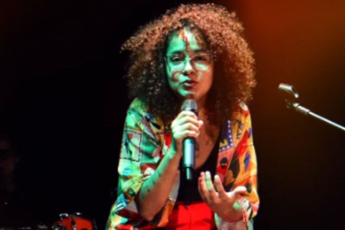 A cantora Maria Pérola apresenta seu show ''Mulher Carcará'' no Festival do Nordeste