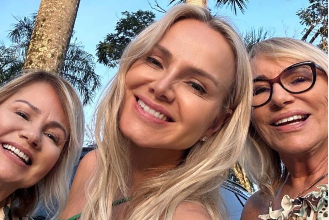 Na publicação temos Eliana com a mãe, Eva Michaelichen, e a irmã, Helena Duarte