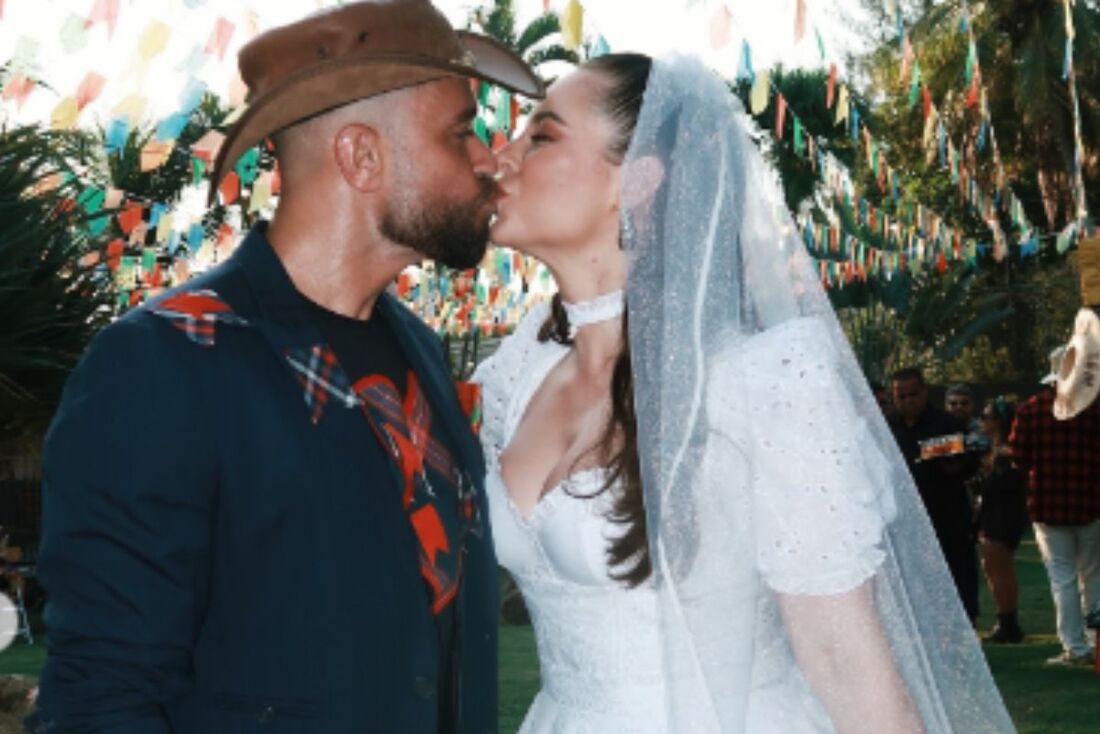 Paolla Oliveira e Diogo Nogueira durante festa junina no último domingo (28)