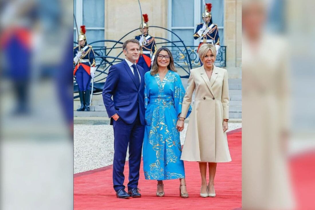 A primeira-dama Rosângela da Silva, a Janja (C), junto ao presidente da França, Emmanuel Macron, e da primeira-dama do país, Brigitte Macron