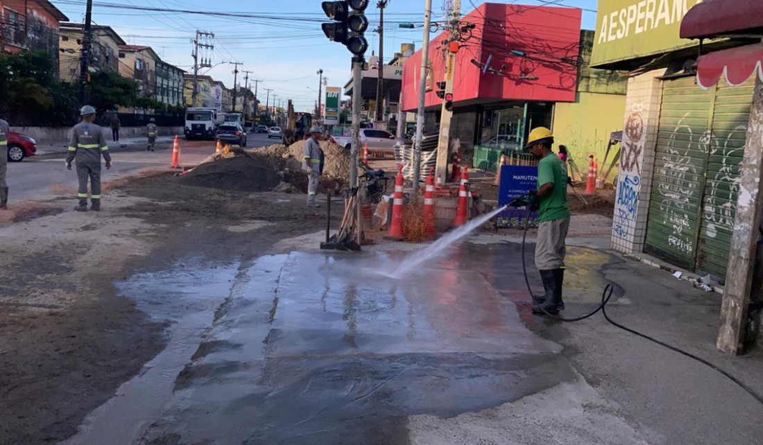 Obra de esgoto sendo encerrada no Ipsep