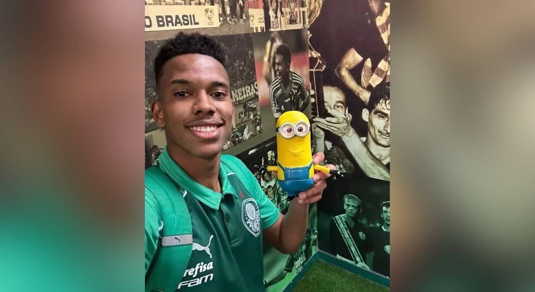 Eleito craque da partida do Palmeiras, Estêvão levou 'minion' para casa como prêmio de consolação