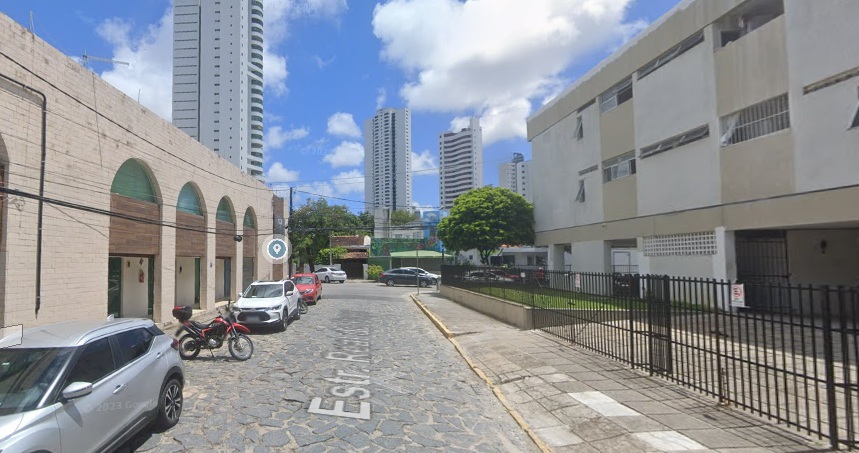 Esquina da Estrada Real do Poço, no Poço da Panela, com a Avenida 17 de Agosto