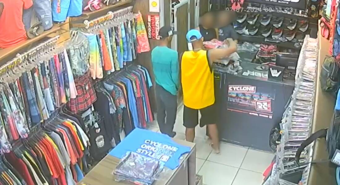 Homem aparece de amarelo na imagem: preso 10 dias depois com a mesma roupa