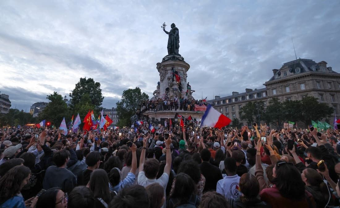 Esquerda freia extrema-direita nas eleições legislativas francesas