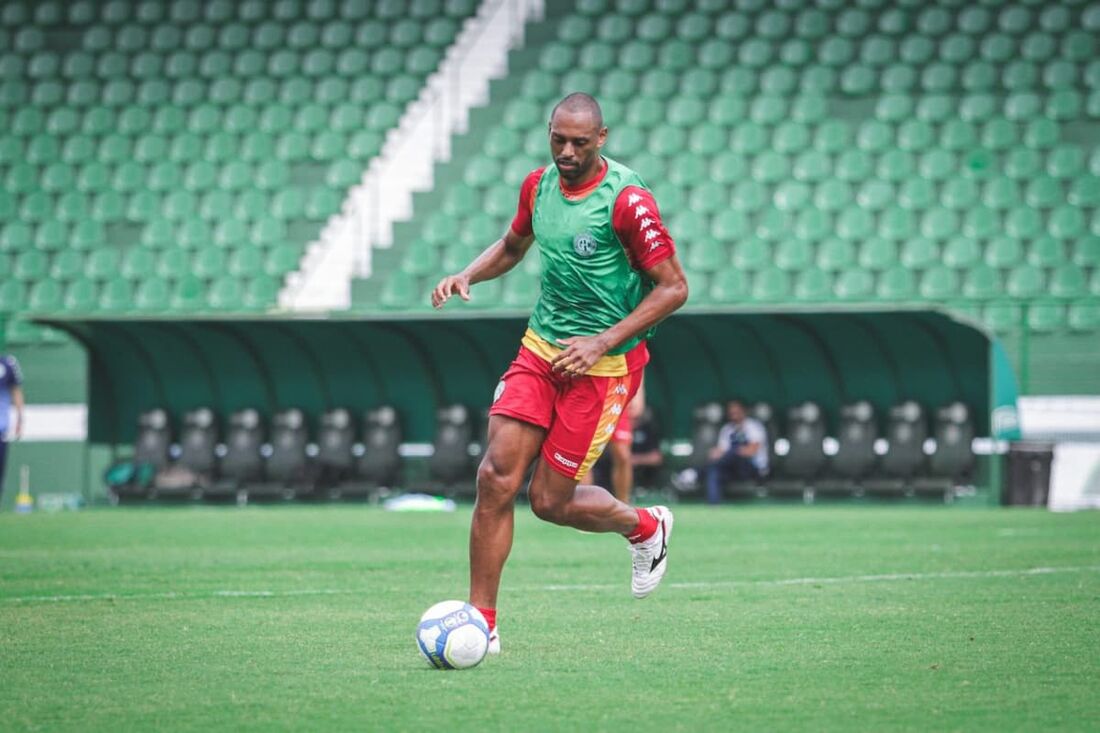 Douglas Bacelar virou desfalque de última hora no Guarani para enfrentar o Sport 