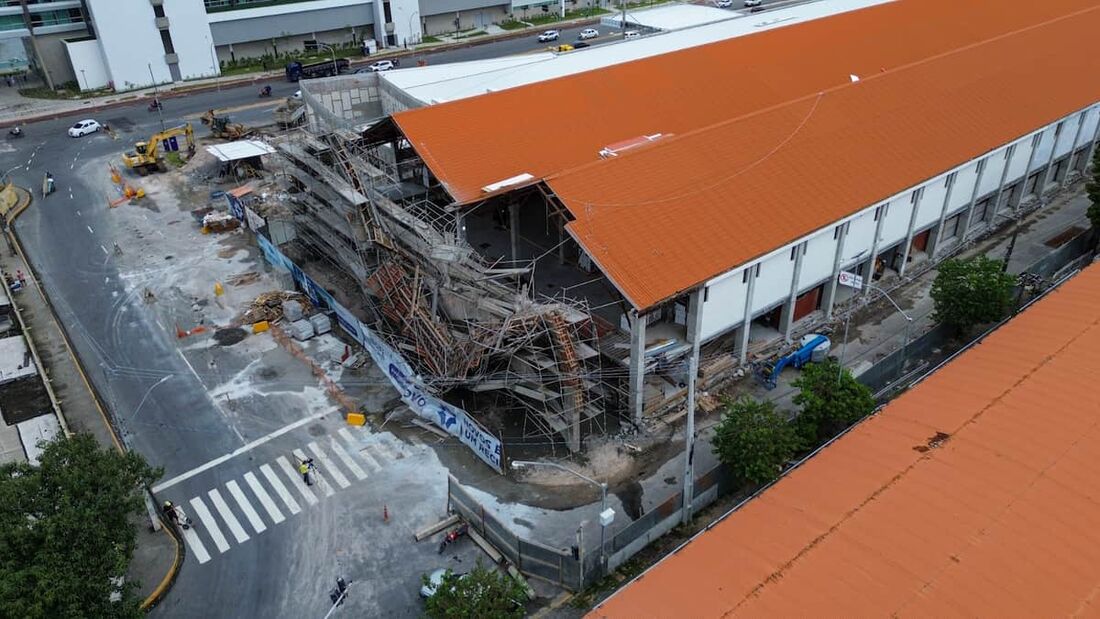 Desabamento de Andaime na construção do Recife Expo Center, nesta terça-feira (9)