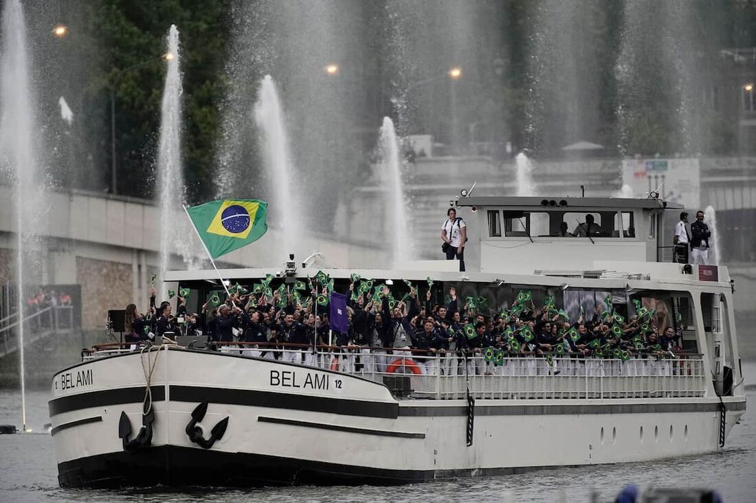 Delegação do Time Brasil durante a cerimônia de abertura dos Jogos Olímpicos de Paris 