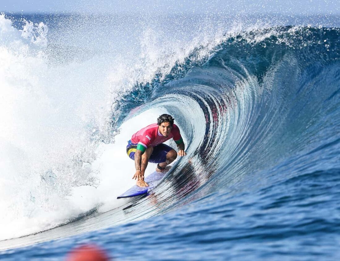 Gabriel Medina em ação nos Jogos Olímpicos de Paris 