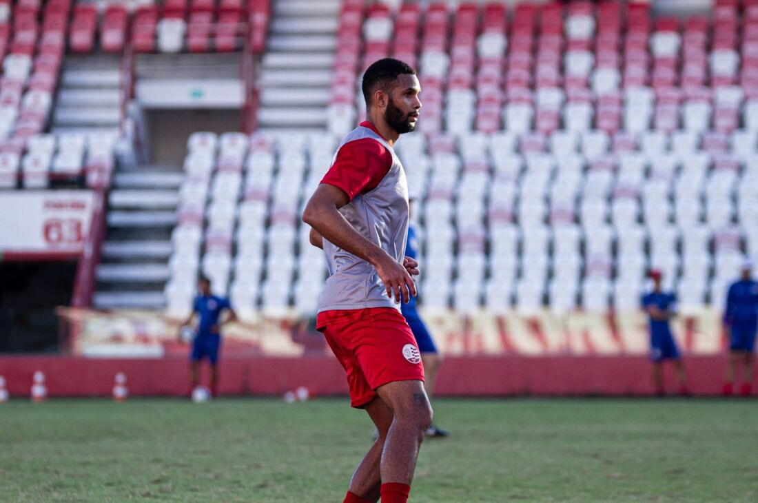 Islan, novo zagueiro do Náutico