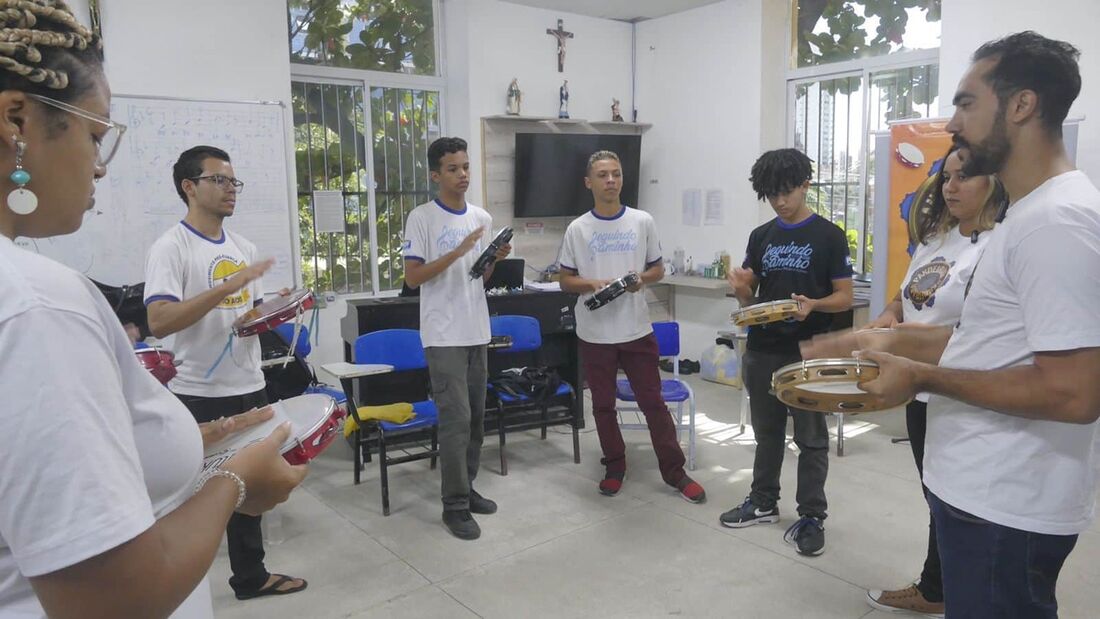 Pandeira, projeto de arte-educação, oferece aulas gratuitas de pandeiro