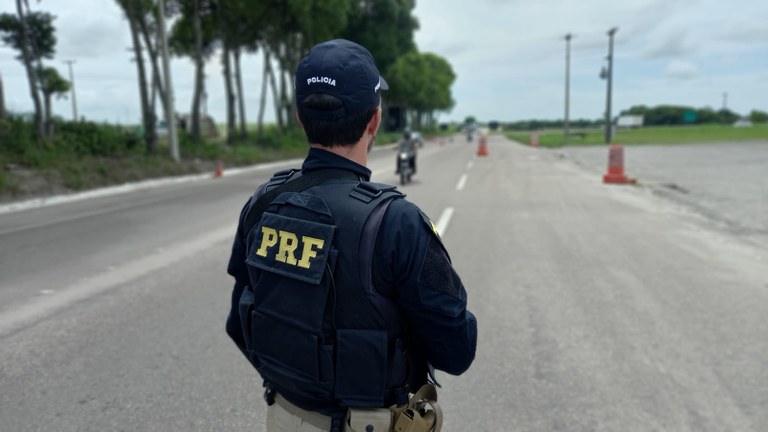 Policiais rodoviários resgataram homem na BR-316