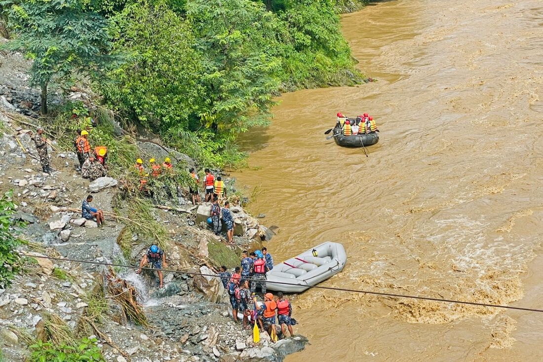 Deslizamento de terra deixa desaparecides no Nepal