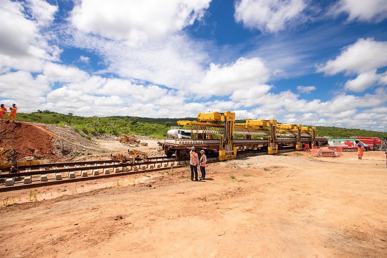 Sem os projetos básico e executivo, as obras da ferrovia no trecho pernambucano do Sertão ao litoral não poderiam ser iniciadas.