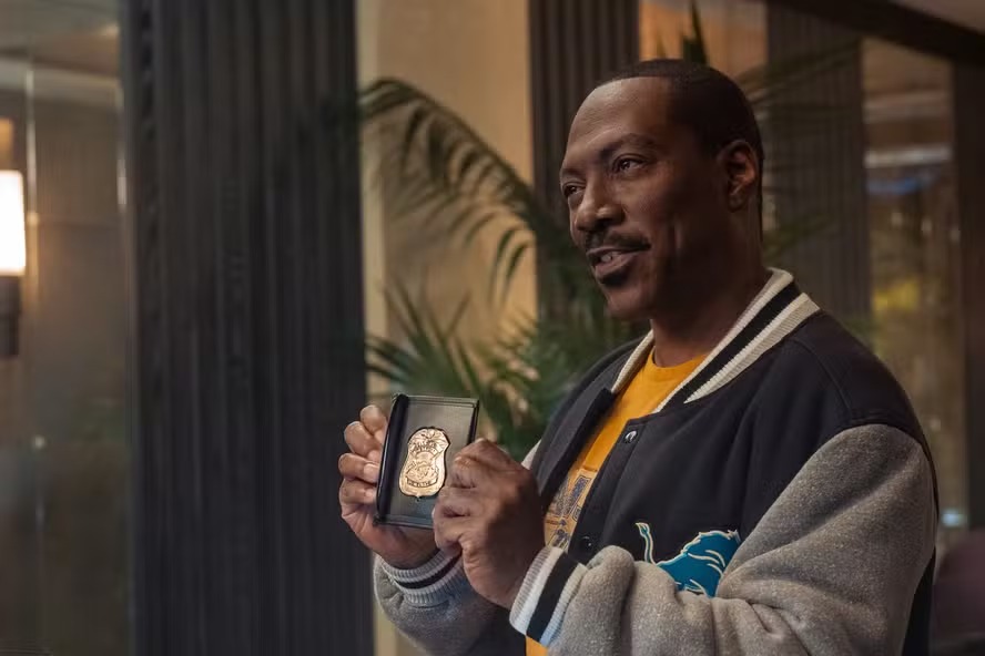 Eddie Murphy em cena de 'Um tira da pesada 4: Axel Foley' 