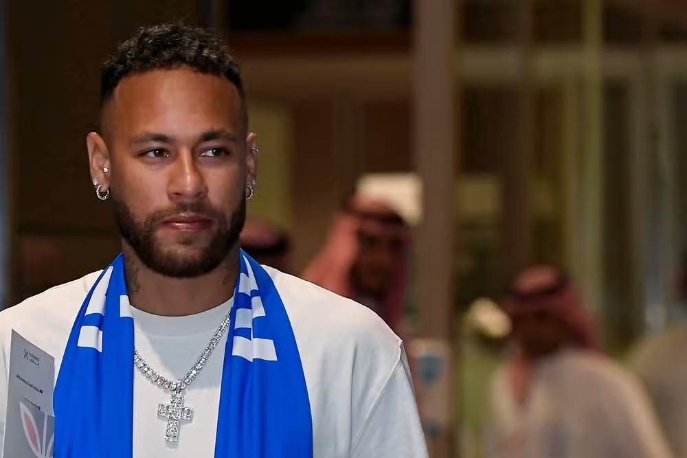 Neymar chega à Arábia Saudita 