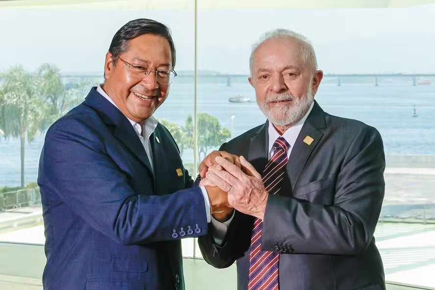 O presidente Lula e o presidente da Bolívia Luis Arce, durante a Cúpula de Chefes de Estado do Mercosul e Estados Associados 