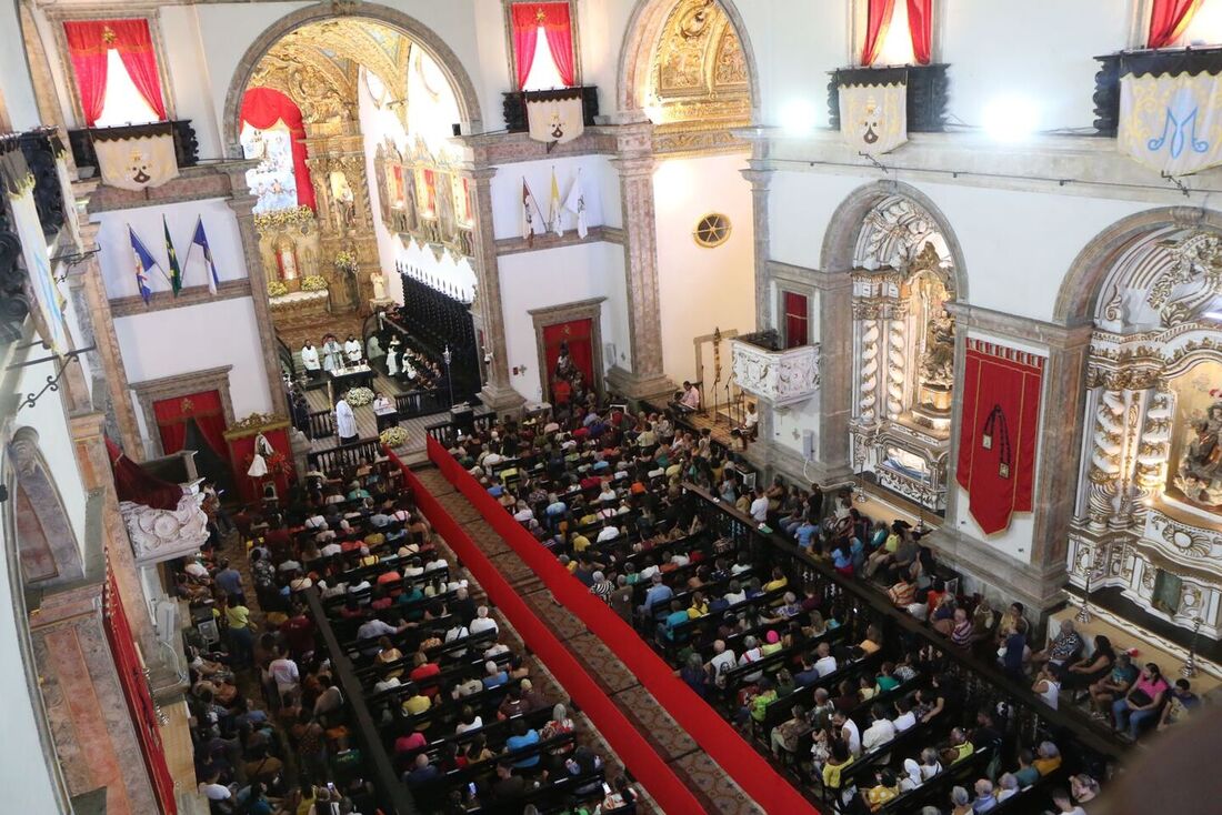 Celebração acontece na Basílica do Carmo, no centro do Recife