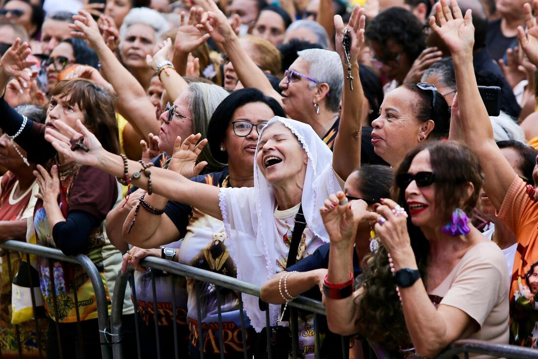 Festa de Nossa Senhora do Carmo comove devotos da Padroeira do Recife