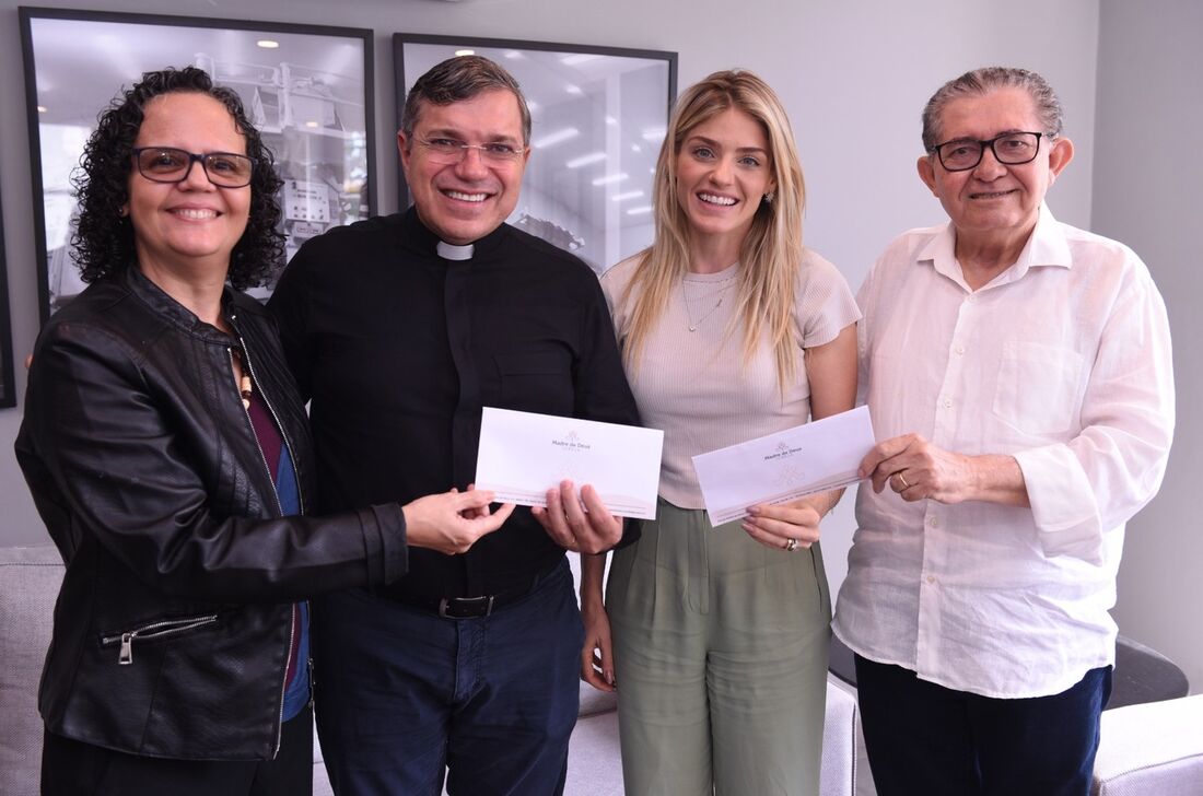 Padre Damião Silva convida a direção da Folha de Pernambuco para a Festa de Nossa Senhora da Cabeça 2024