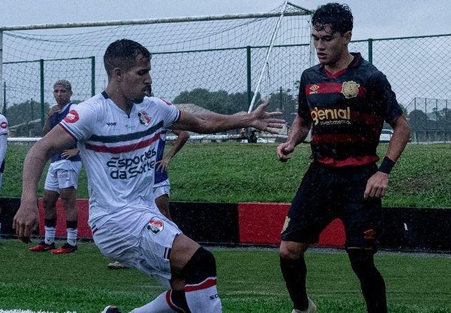 Lance de jogo entre Sport x Santa no Campeonato Pernambucano Sub-20