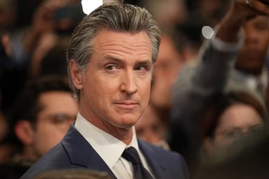 O governador Gavin Newsom 