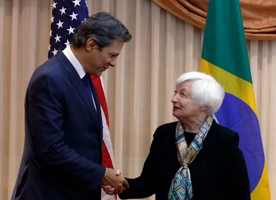 A secretária do Tesouro dos EUA, Janet Yellen, e o ministro da Fazenda brasileiro, Fernando Haddad, em encontro em 2023 