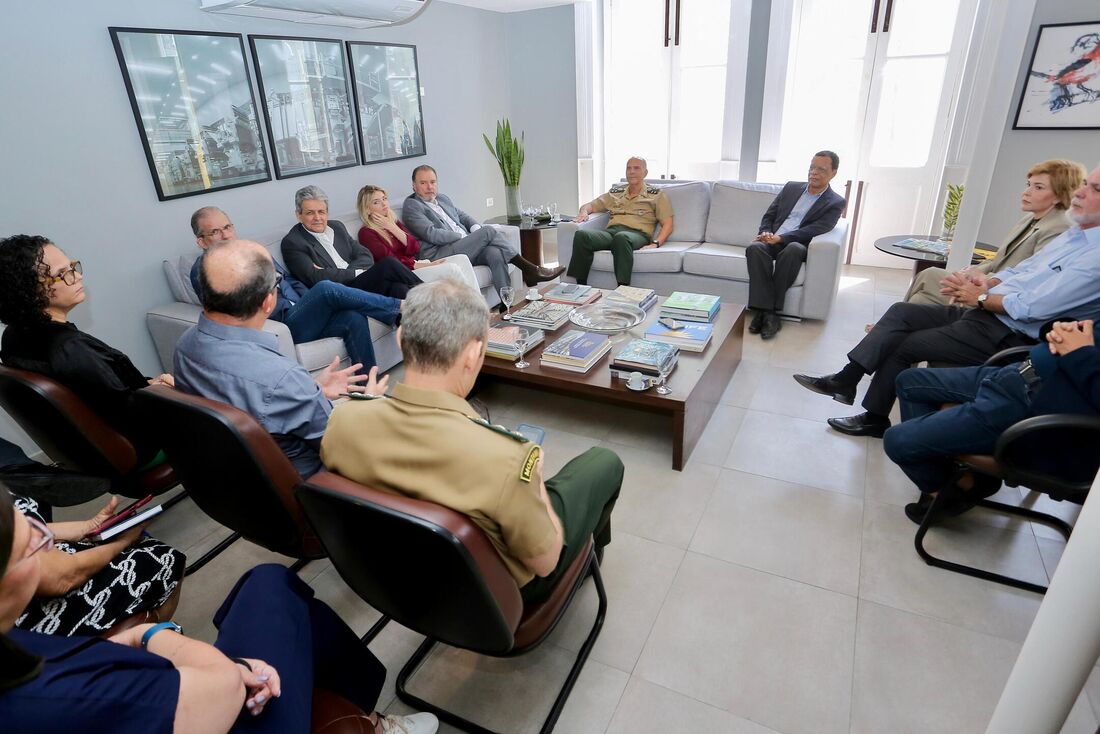 Comandante do CMNE Maurílio Miranda Netto Ribeiro visita a Folha de Pernambuco