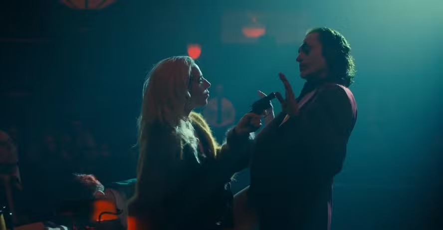 Lady Gaga e Joaquin Phoenix em cena de 'Coringa: delírio a dois' 