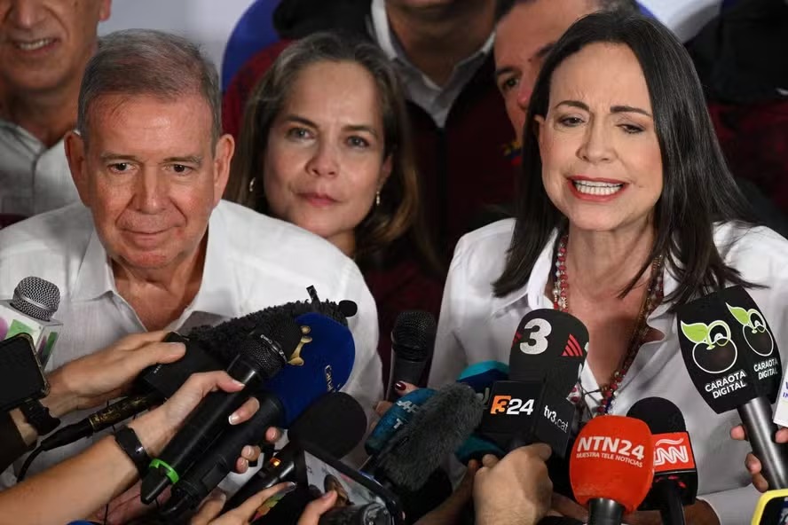 O presidenciável Edmundo González e a líder opositora María Corina Machado 