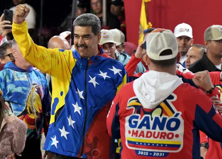 O presidente da Venezuela, Nicolás Maduro, comemora resultado apresentado pelo CNE 