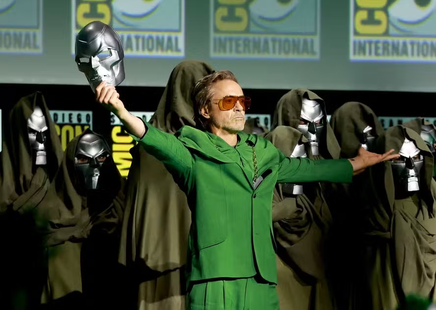 Robert Downey Jr. no momento em que anunciou para o público da Comic Con que interpretaria o Dr. Destino 