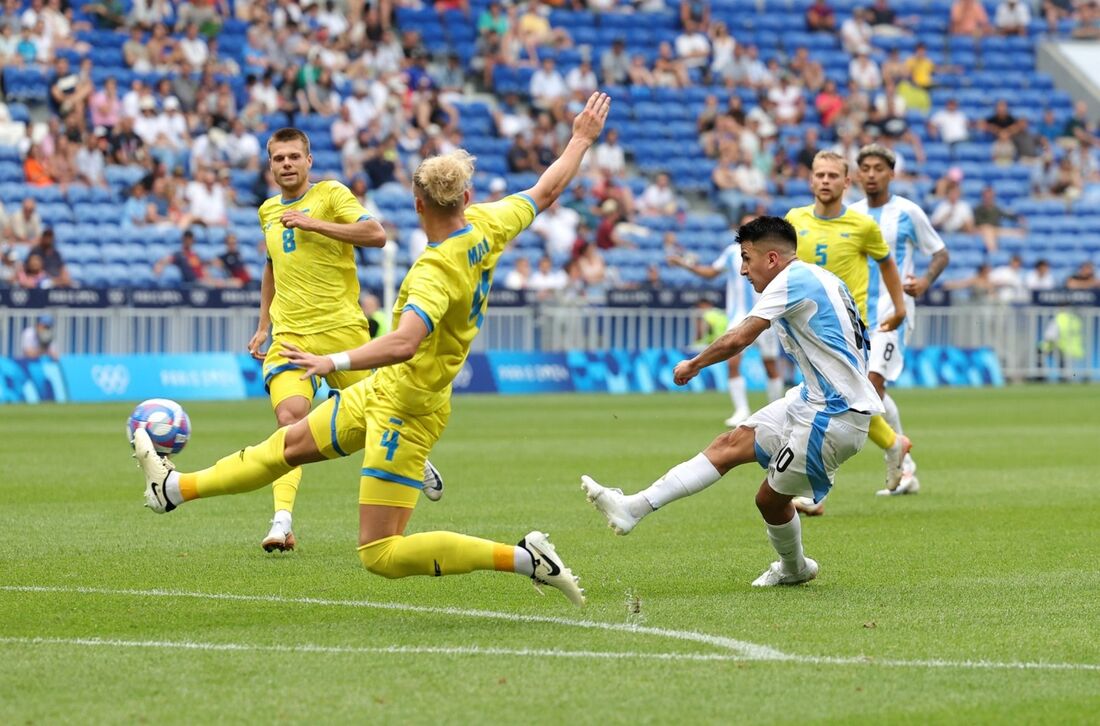 Lance de jogo entre Argentina e Ucrânia nas Olimpíadas