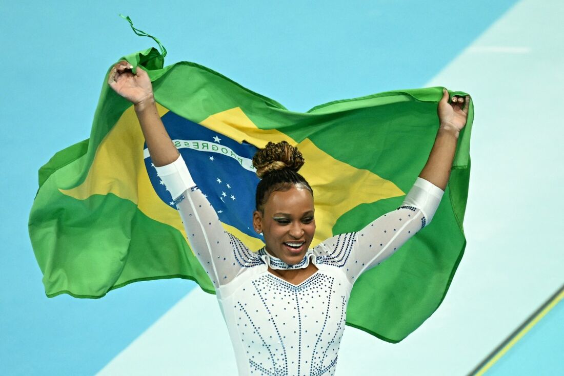 Rebeca Andrade conquistou o ouro nesta segunda-feira (5)