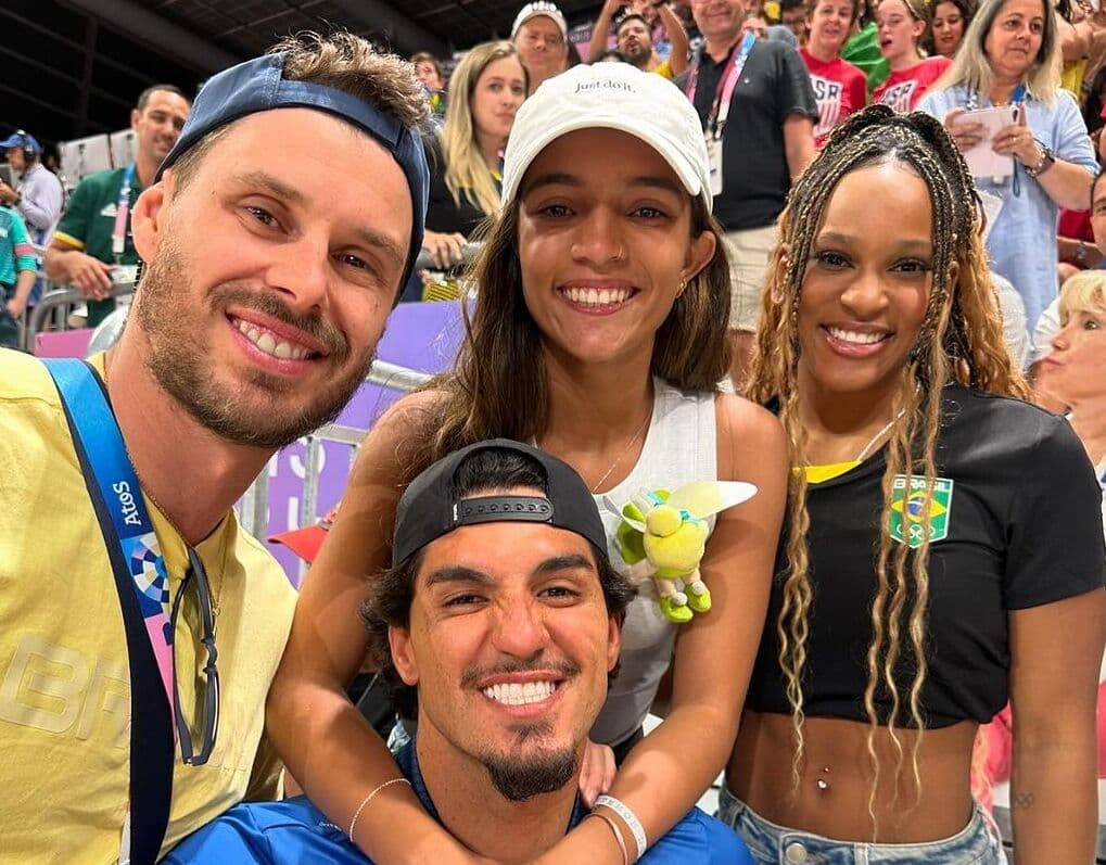 Bruninho, Gabriel Medina, Rayssa Leal e Rebeca Andrade acompanharam a partida do vôlei feminino