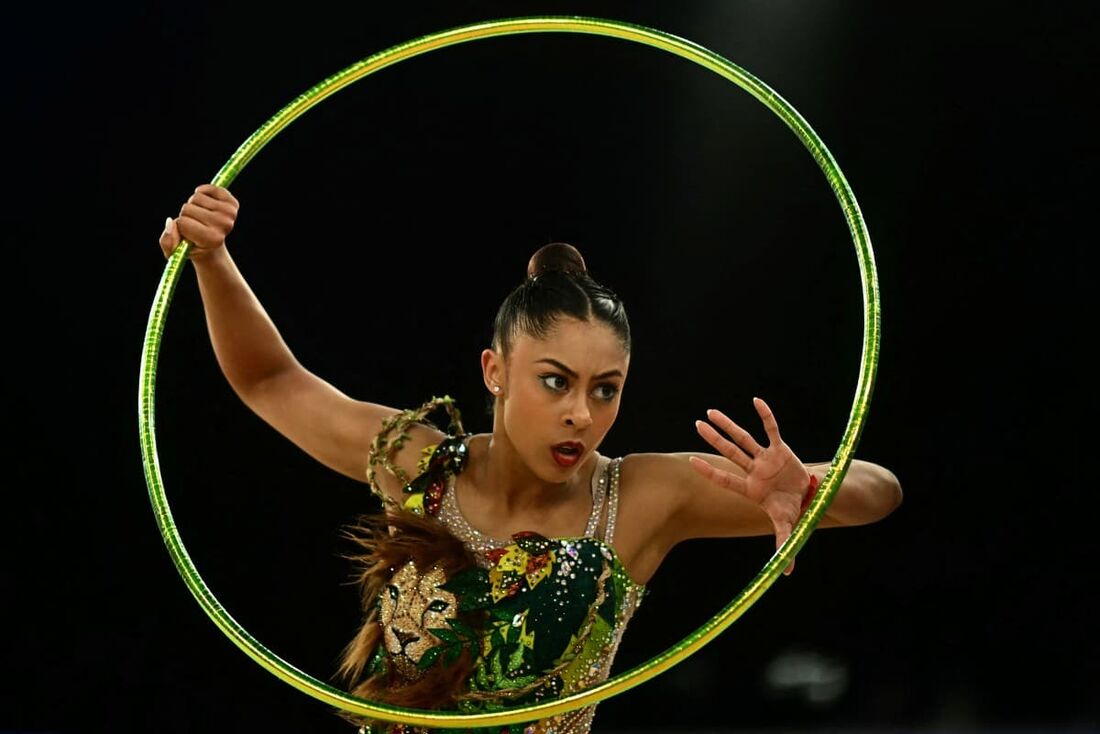 Bárbara Domingos vai disputar a final do individual geral na ginástica rítmica 