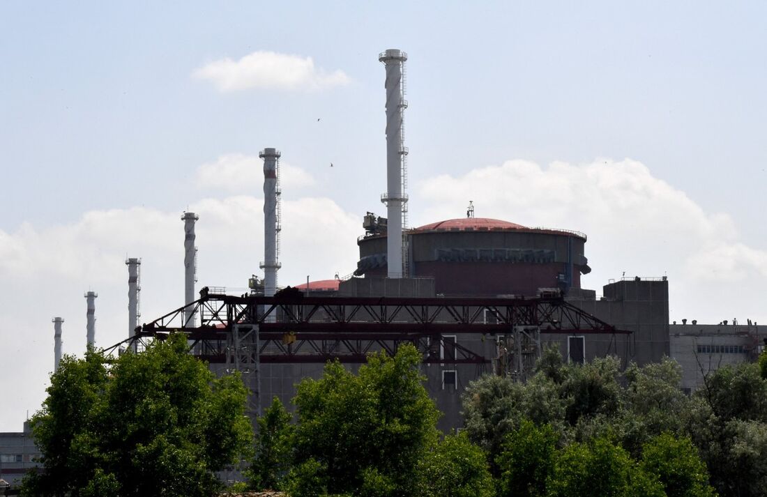 Torre de refrigeração da usina nuclear de Zaporizhzhia