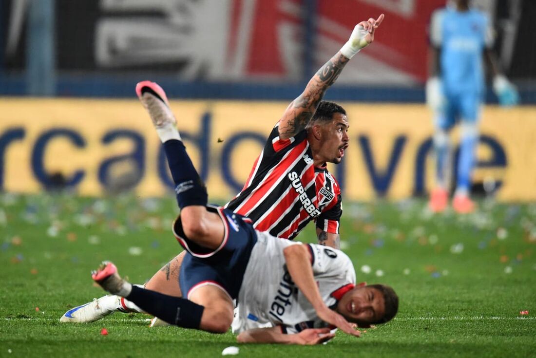 Luciano durante jogo entre Nacional e São Paulo, pela Libertadores