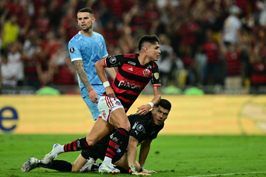 Luiz Araújo fez o primeiro gol do Flamengo contra o Bolívar