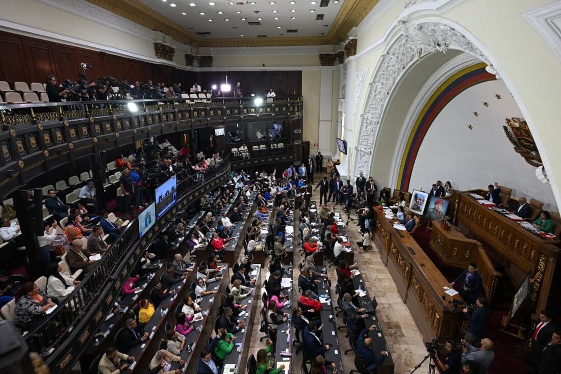 Parlamento venezuelano adia debate sobre polêmica lei contra 'o fascismo'