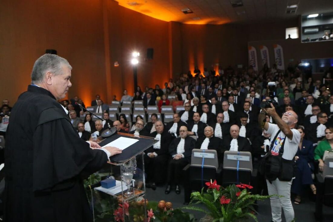 O presidente do TJPE, desembargador Ricardo Paes Barreto, na abertura da solenidade