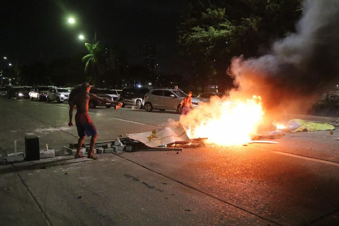 Protesto na Av. Agamenon Magalhães