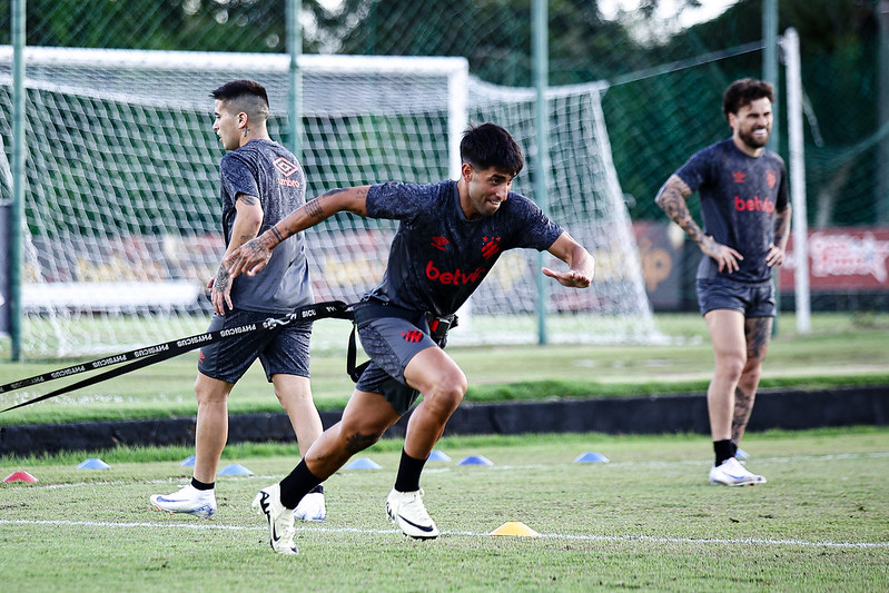 Di Plácido durante treino do Sport