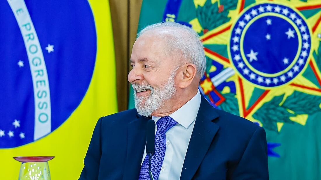 O presidente Lula tenta baixar o preço do arroz com o ministro da Agricultura