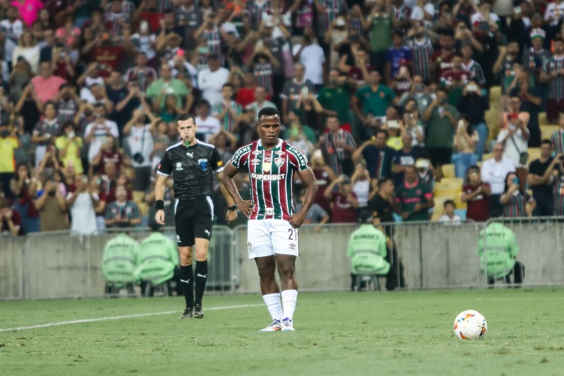 Arias cobrou o pênalti decisivo para o Fluminense