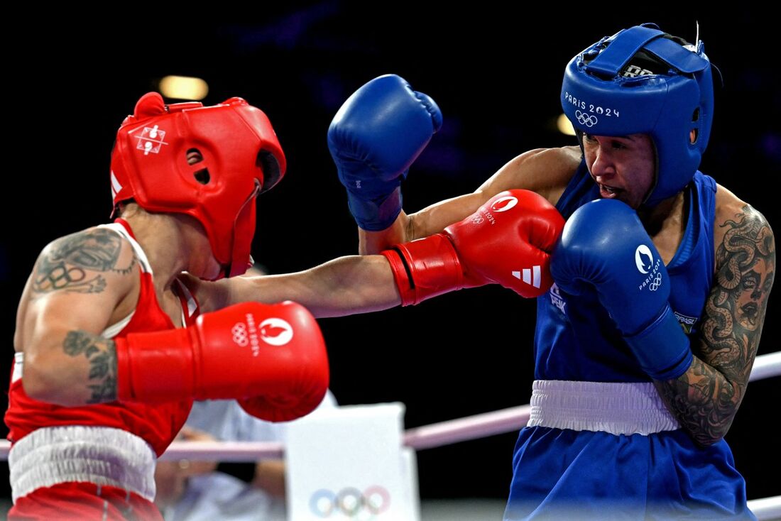 Carol Almeida perde no boxe e está eliminada dos Jogos de Paris